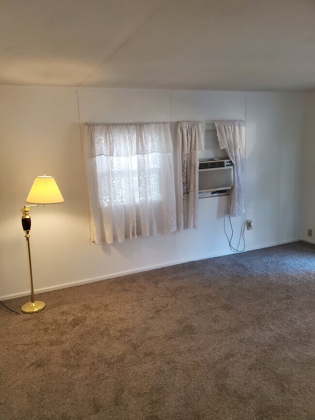 LivingRoom - 6656 Bellefontaine Ave