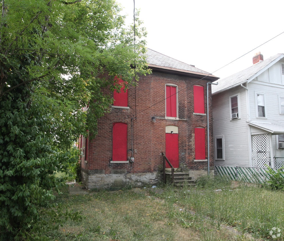 Building Photo - 894 E Livingston Rd