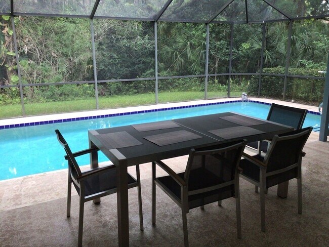 Foto del edificio - 4706 Maid Marian Ln