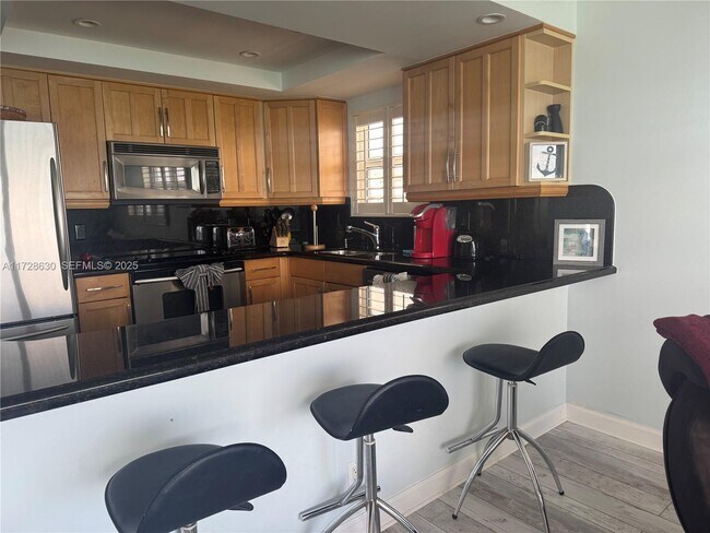 Foto del edificio - 400 N Surf Rd