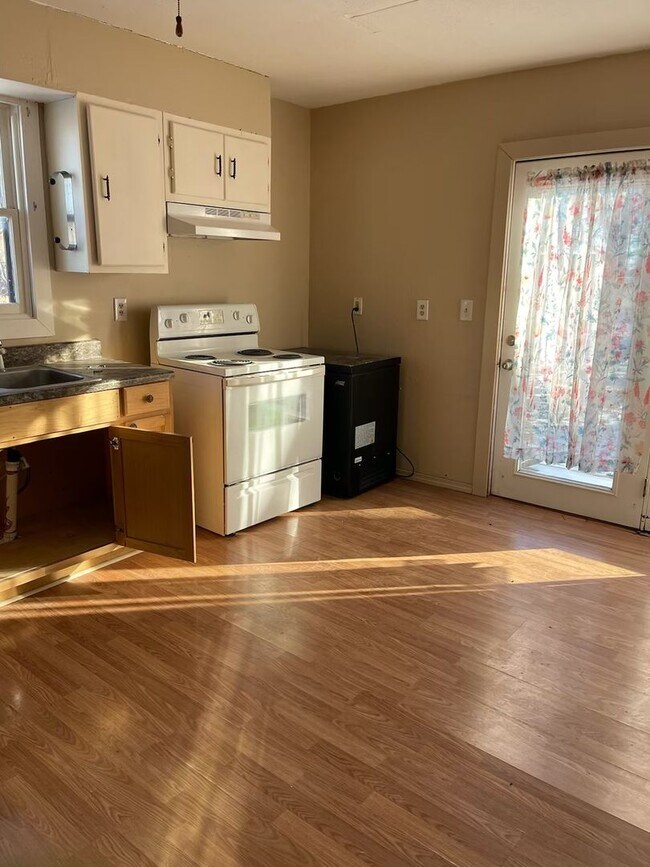 Foto del edificio - 2 BEDROOM 2 BATHROOM HOUSE FOR RENT
