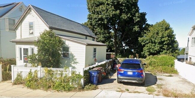 Building Photo - 52 Crest Ave