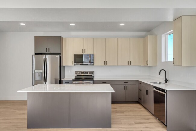 Building Photo - 5913 Wasatch Dr