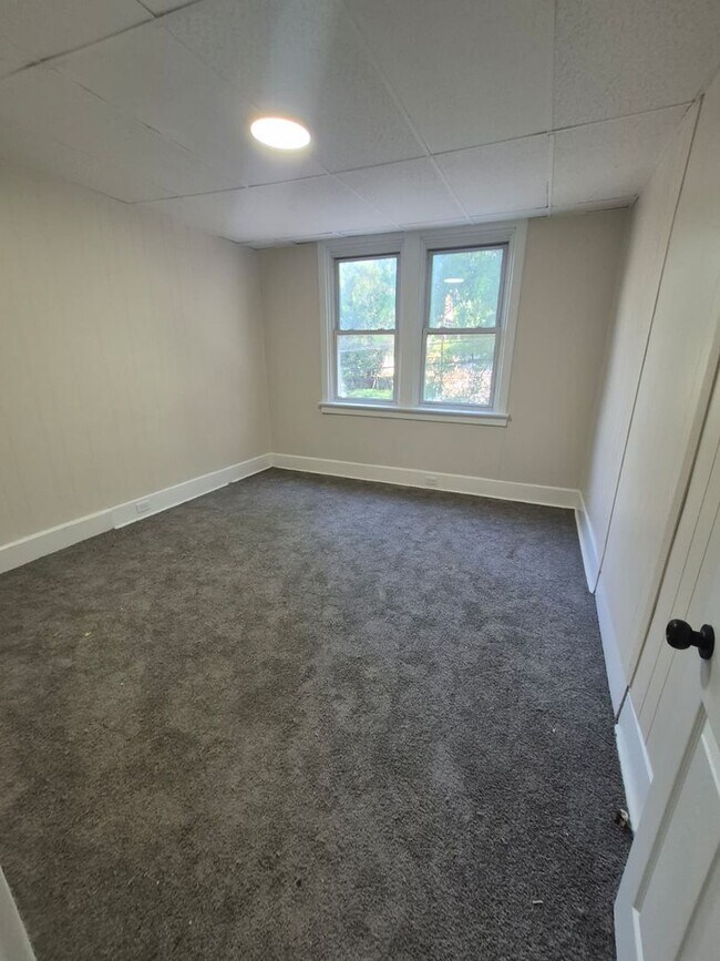 Building Photo - 1400 Hill Ave