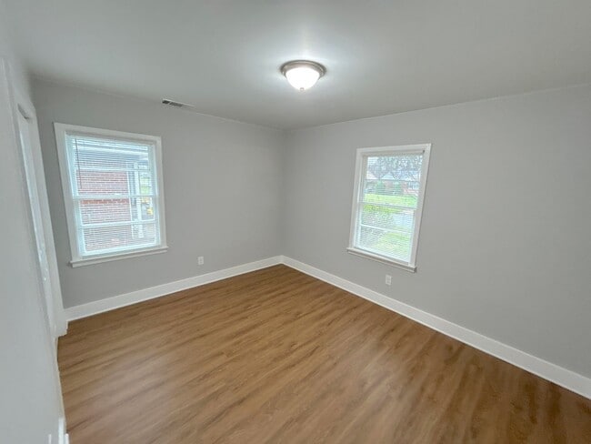 Foto del edificio - 1326 Whitewater Rd