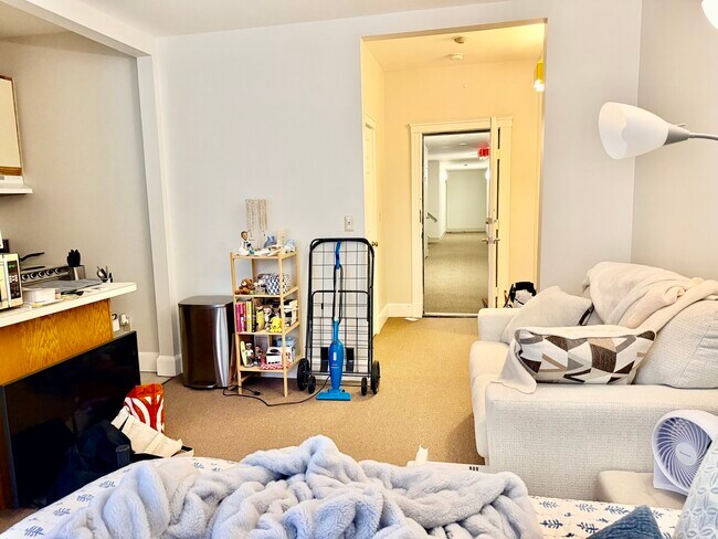 Foto del edificio - 833-835 Beacon St. Unit 505