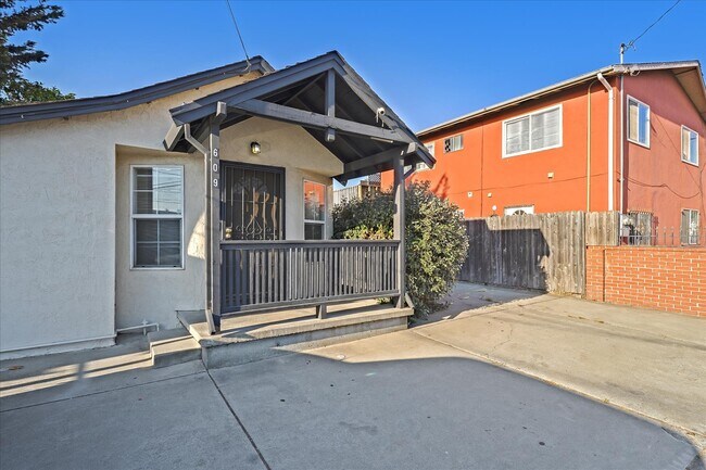 Building Photo - 609 Ripley Ave