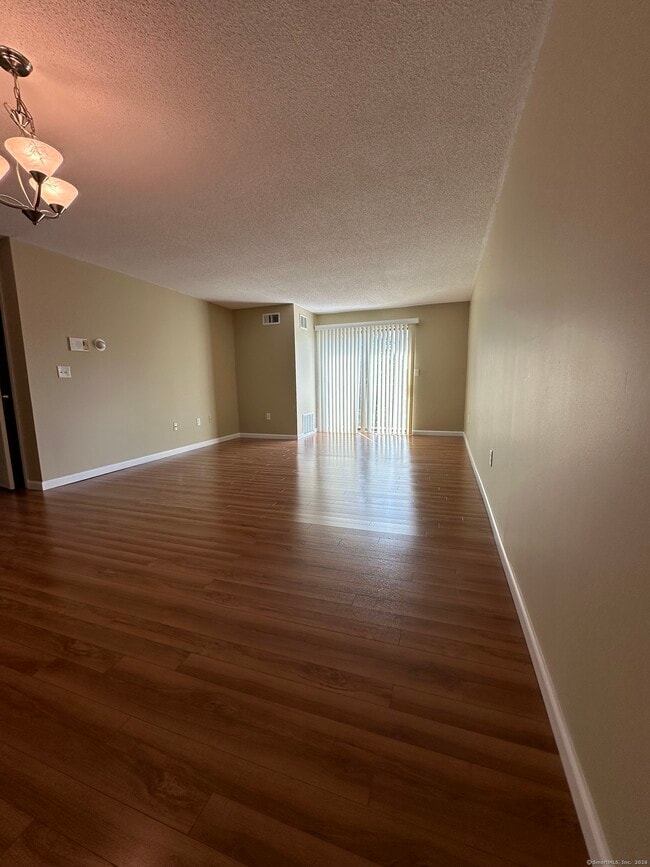Building Photo - 2422 Harbor View Dr