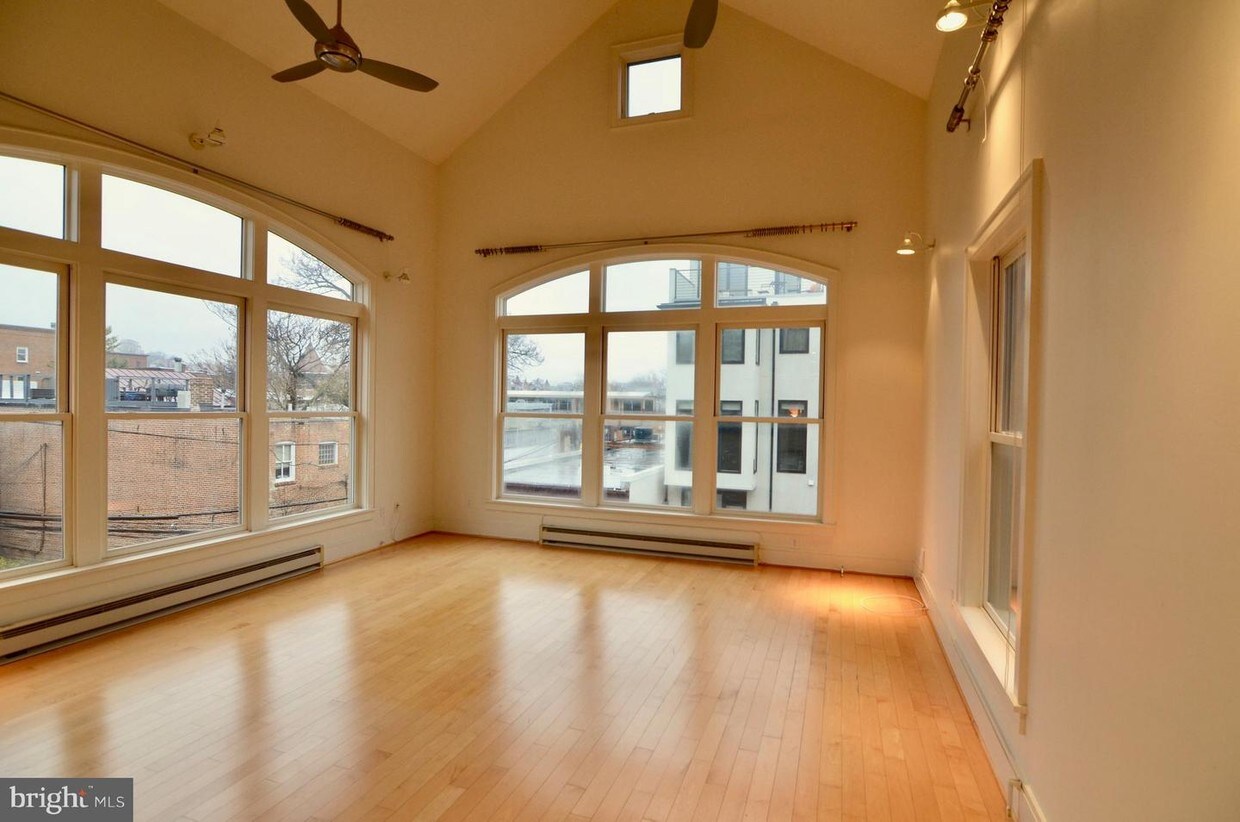 Foto principal - 1817 Swann St NW