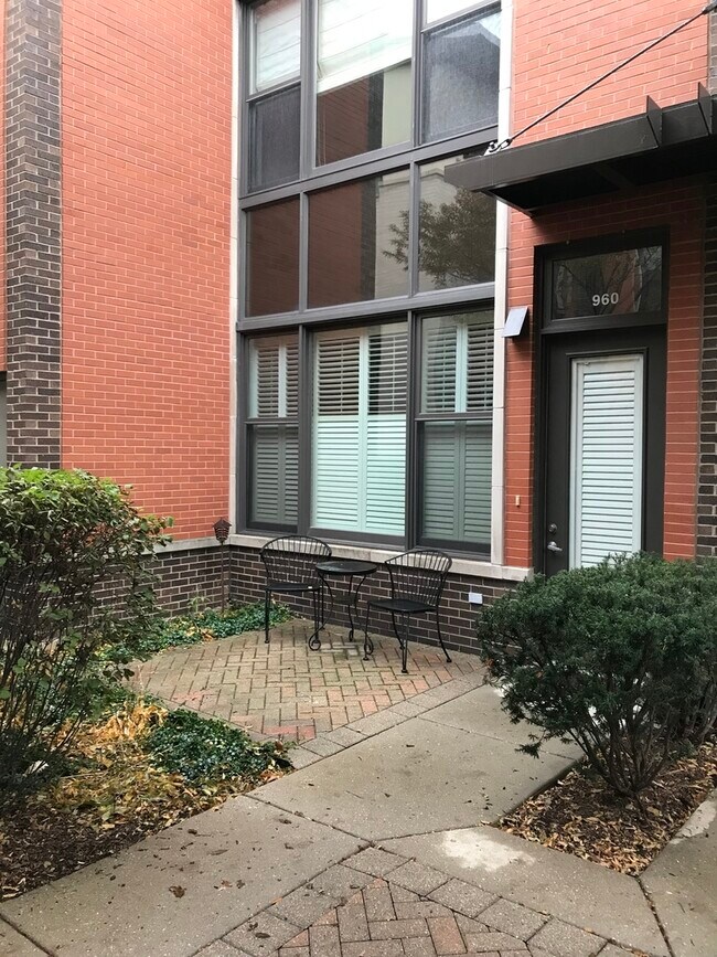Building Photo - 960 N Crosby St