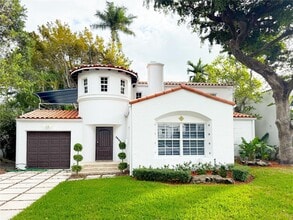 Building Photo - 5835 La Gorce Dr