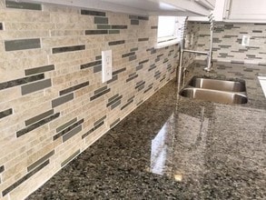 Building Photo - 708 S Red Oaks Cir