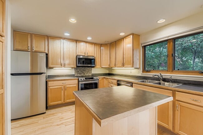 Building Photo - Beautiful 4-Bedroom Home with Mountain Vie...