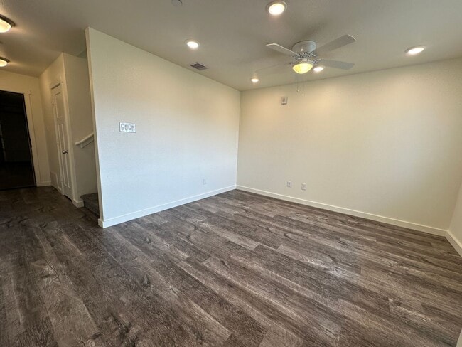 Foto del edificio - For Lease | 3 Bed, 2.5 Bath |1,688 Sq Ft |...