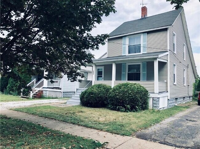 Second angle of front of house - 1573 Coutant Ave