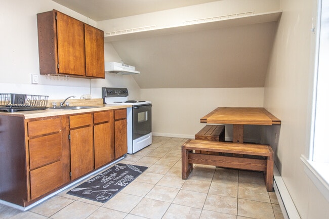 UNIT B KITCHEN - 813 N Market St