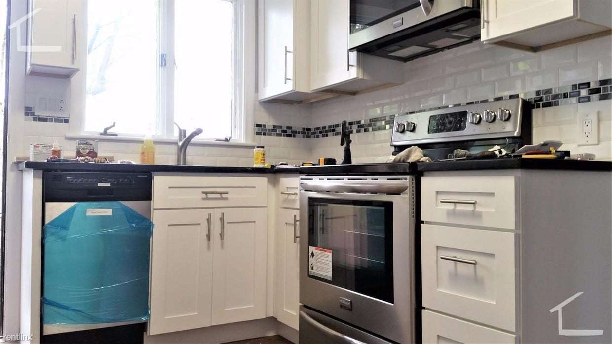 Primary Photo - 3 br, 2 bath House - 7H Middle St