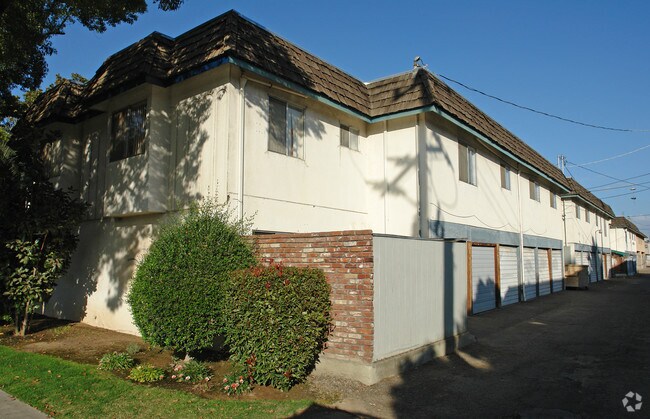 Building Photo - 3312 - 3318 E. Sierra Madre Ave (Loren)