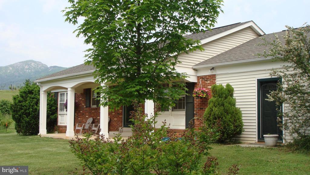 Primary Photo - 39 Sharp Rock Rd
