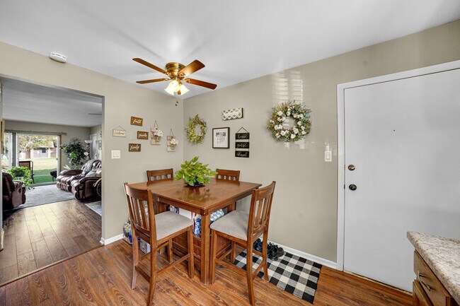 Foto del edificio - 9381 Bay Colony Dr