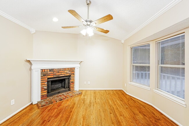 Building Photo - 5837 Janet Dr