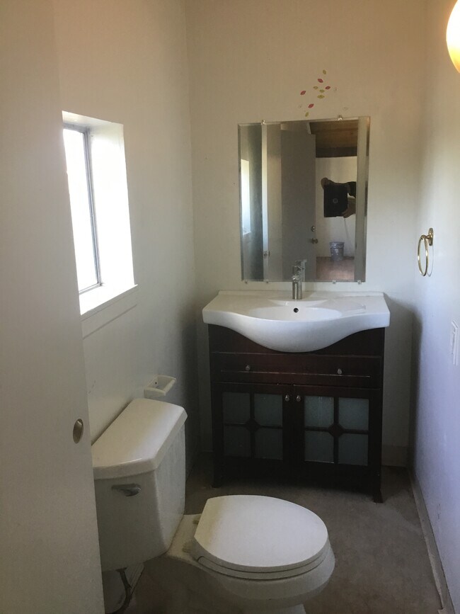 1/2 baño - 1134 Oro Dam Boulevard West