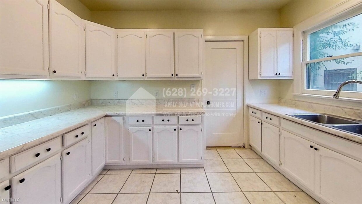 Primary Photo - 3 br, 2 bath 4plex - 2406 3rd Avenue Unit 2 -