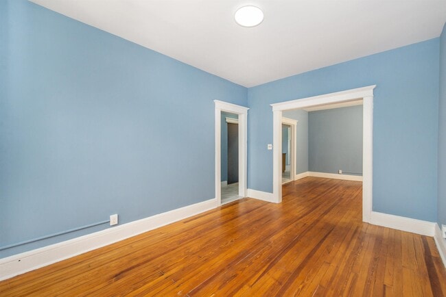 Building Photo - 121 Custer Ave