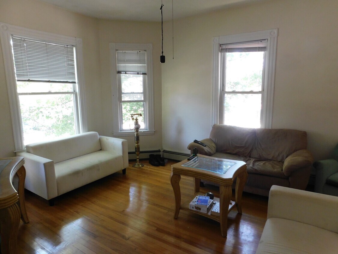Primary Photo - 154 Elm St