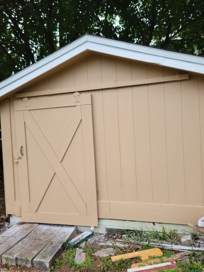 Foto del edificio - 11172 104th St