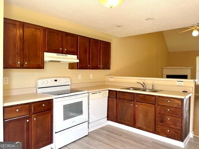 Foto del edificio - 30 Lake Birch Dr