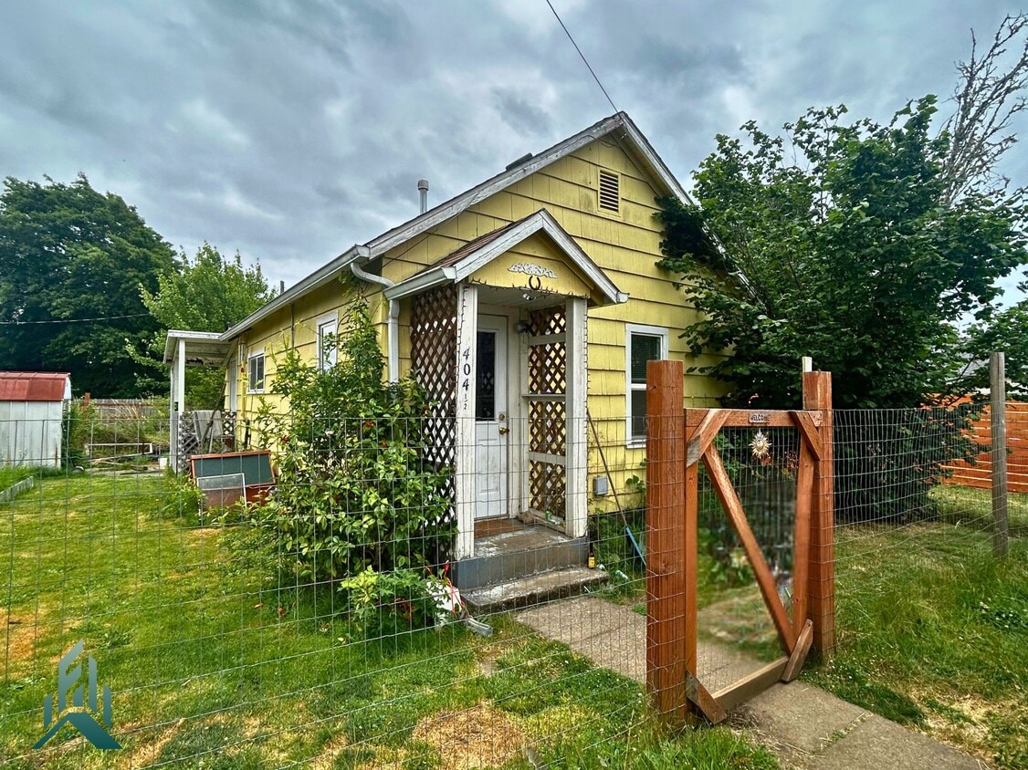 Primary Photo - 404 1/2 S 18th St