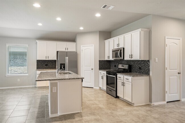 Building Photo - 13919 Leigh Lake Ln