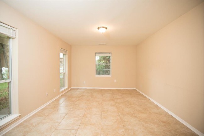 Building Photo - 4 Pine Cir