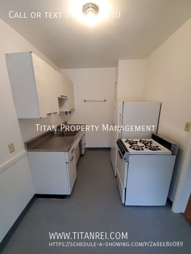 Building Photo - 2320 G St