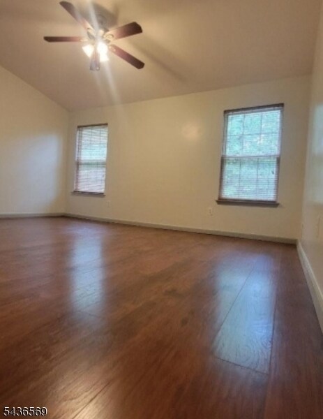 Foto del edificio - 1076 Oakcroft Ln