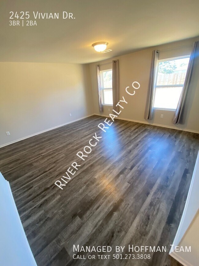 Building Photo - 2425 Vivian Drive