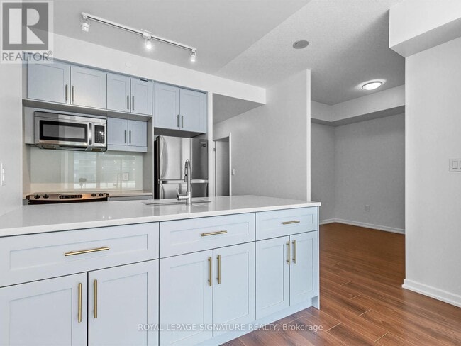 Building Photo - 62 Forest Manor Rd