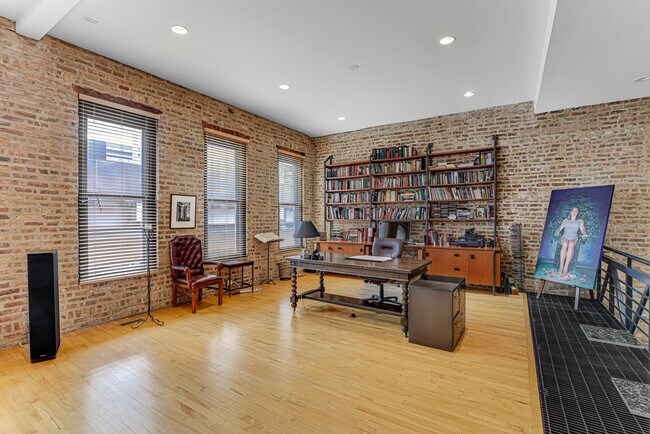 Building Photo - 944 W Lake St