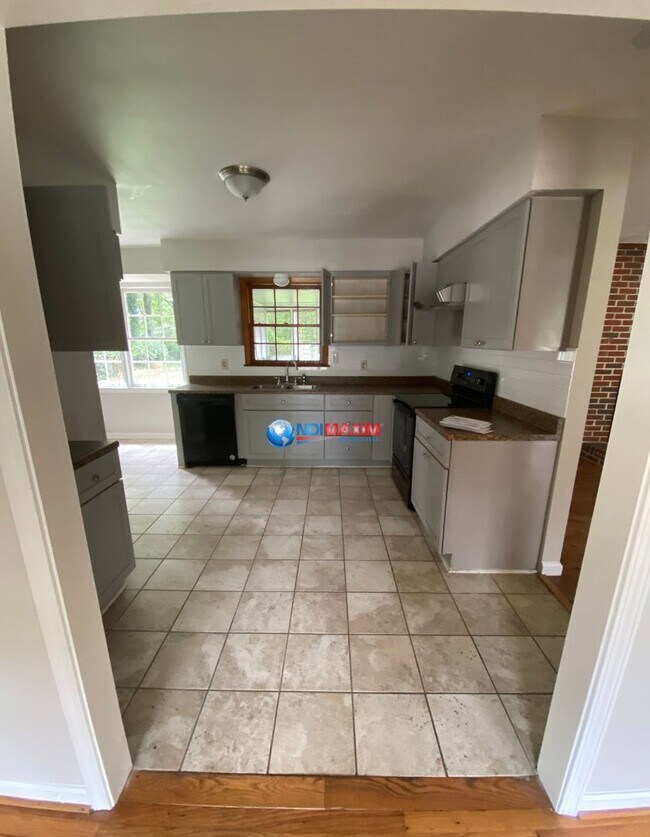 Foto del edificio - Nice 3-bedroom ranch in Stone Mountain