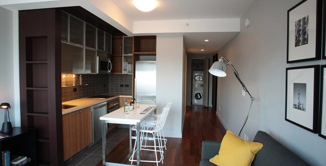 Foto del edificio - 620-621 W 42nd St