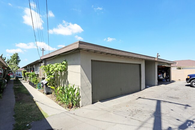 Building Photo - 1043 N Lincoln St