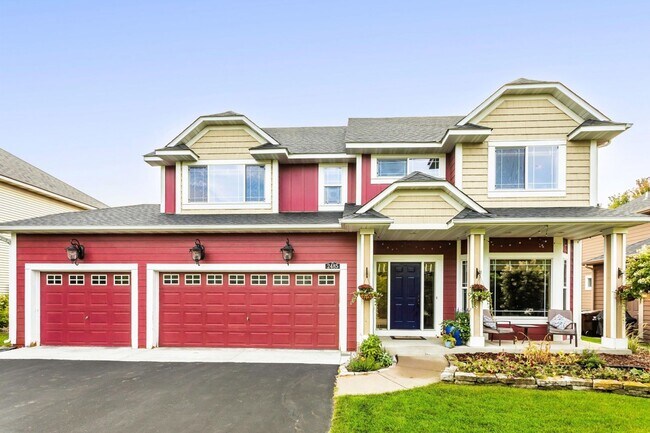 Building Photo - Exceptional 5BR/4BA Two-Story Home with Cu...