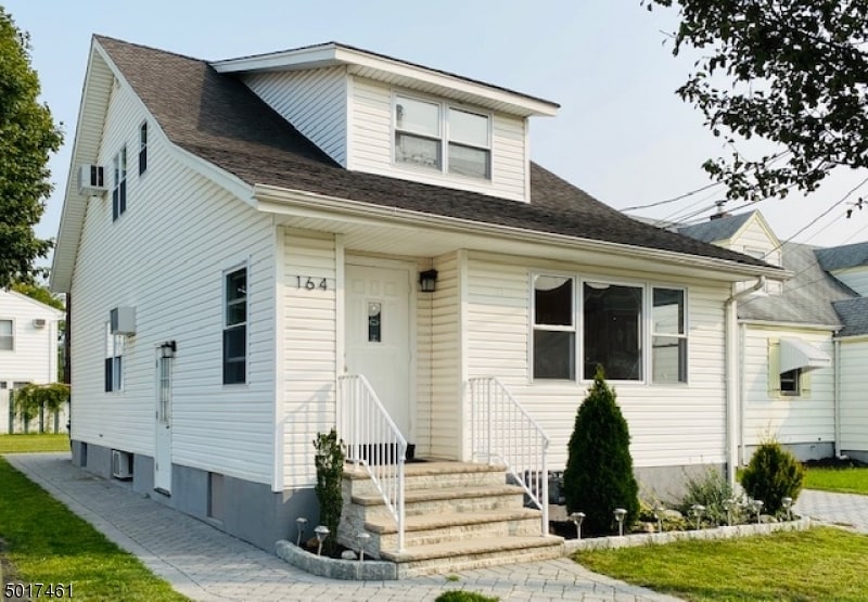 Primary Photo - 164 Westervelt Pl