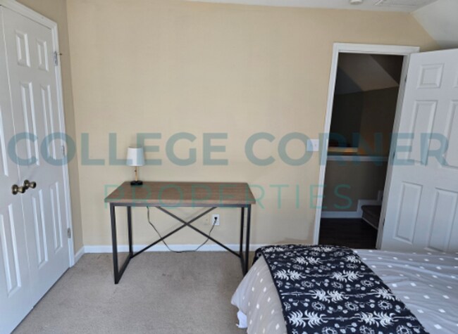 Foto del edificio - 1404 Polo Rd