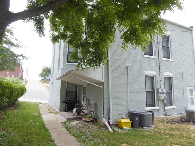 Building Photo - 598 Loras Blvd