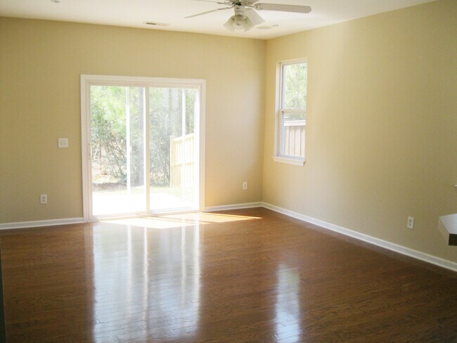 Foto del edificio - 9437 Night Harbor Dr