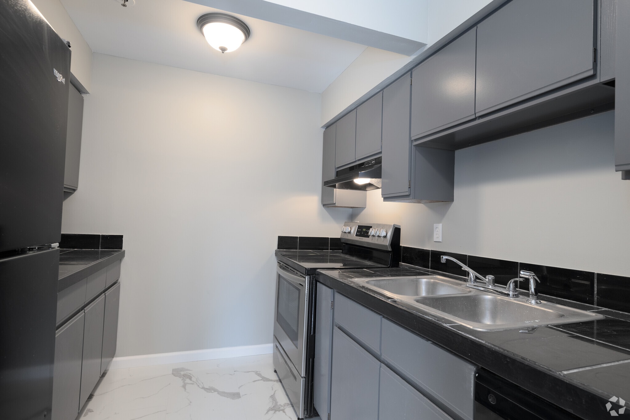Akron U Townhomes - Student Housing – photo 2