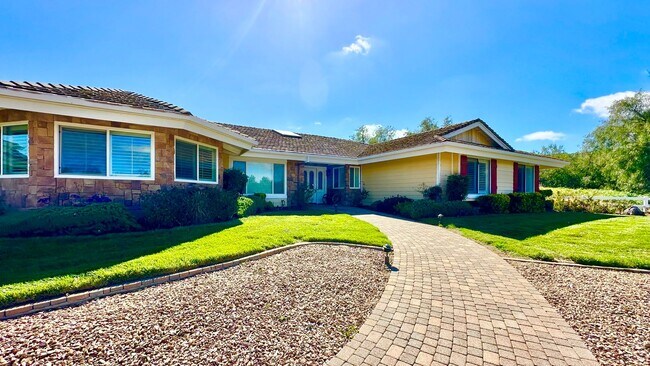 Building Photo - Stunning Custom Single-Story Home in Beaut...