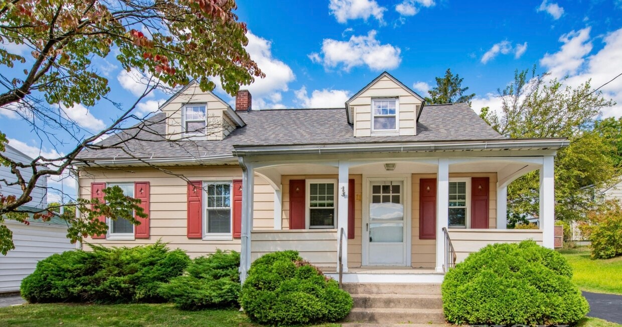 Primary Photo - 11 Grampian Blvd